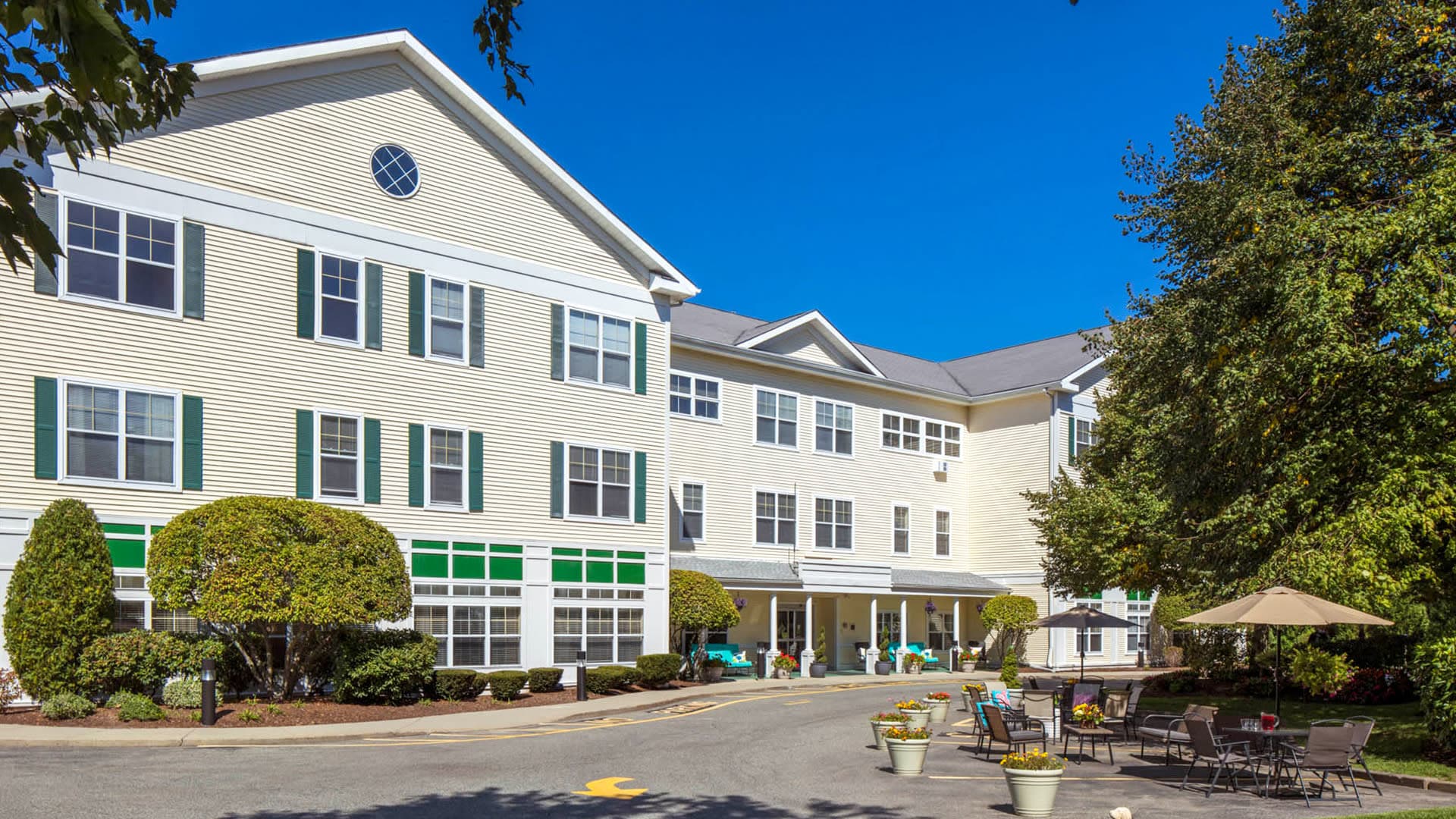 Atria Lincoln Place - Senior living in Lincoln, Rhode Island