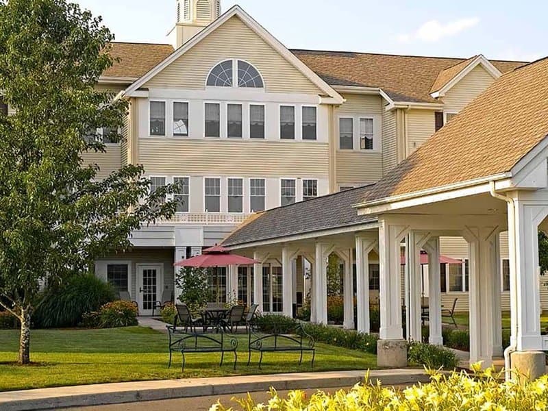 Atria Greenridge Place - Senior living in Rocky Hill, Connecticut
