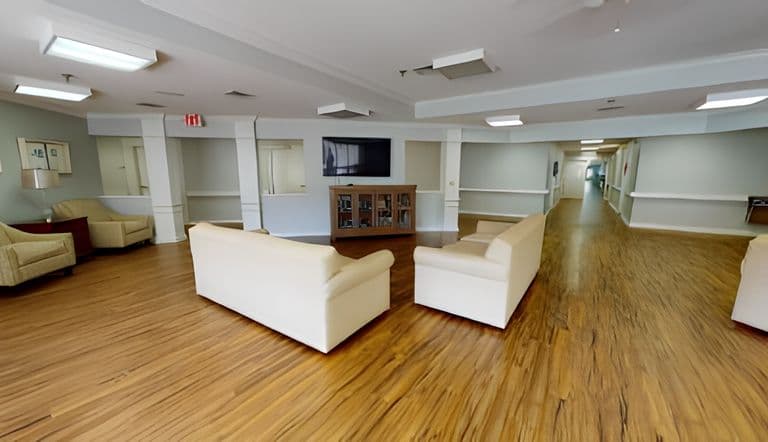 Summer Village Senior Living in Auburn, AL