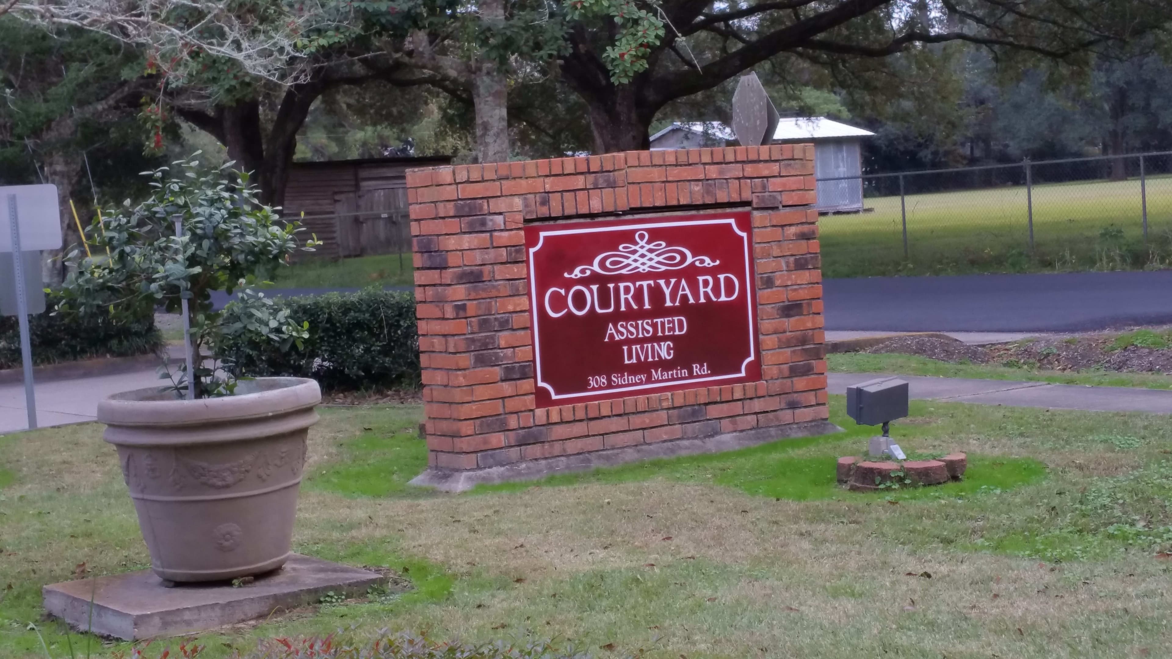 Courtyard Retirement and Assisted Living in Lafayette, LA