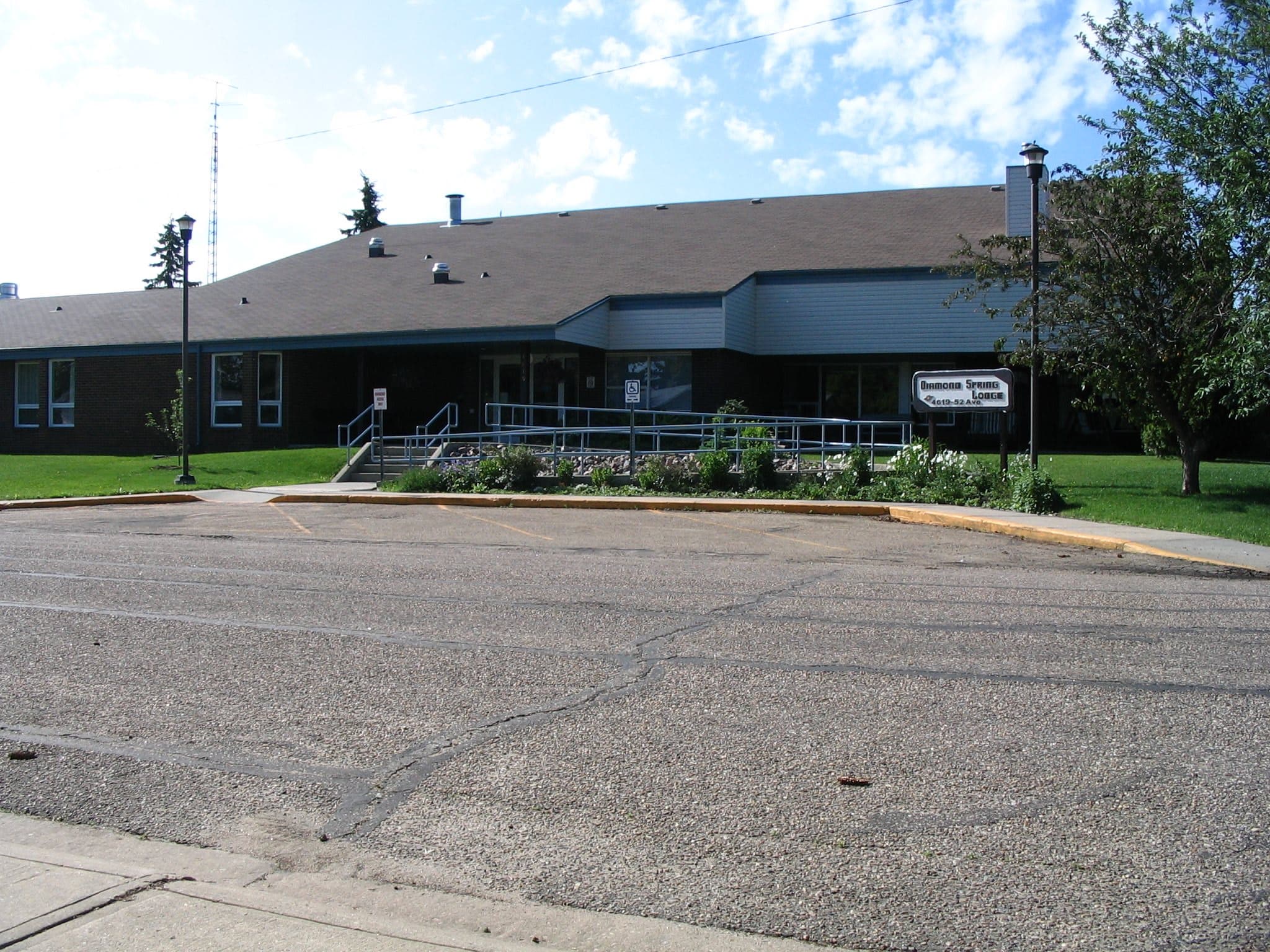 Diamond Spring Lodge - Senior living in Redwater, AB