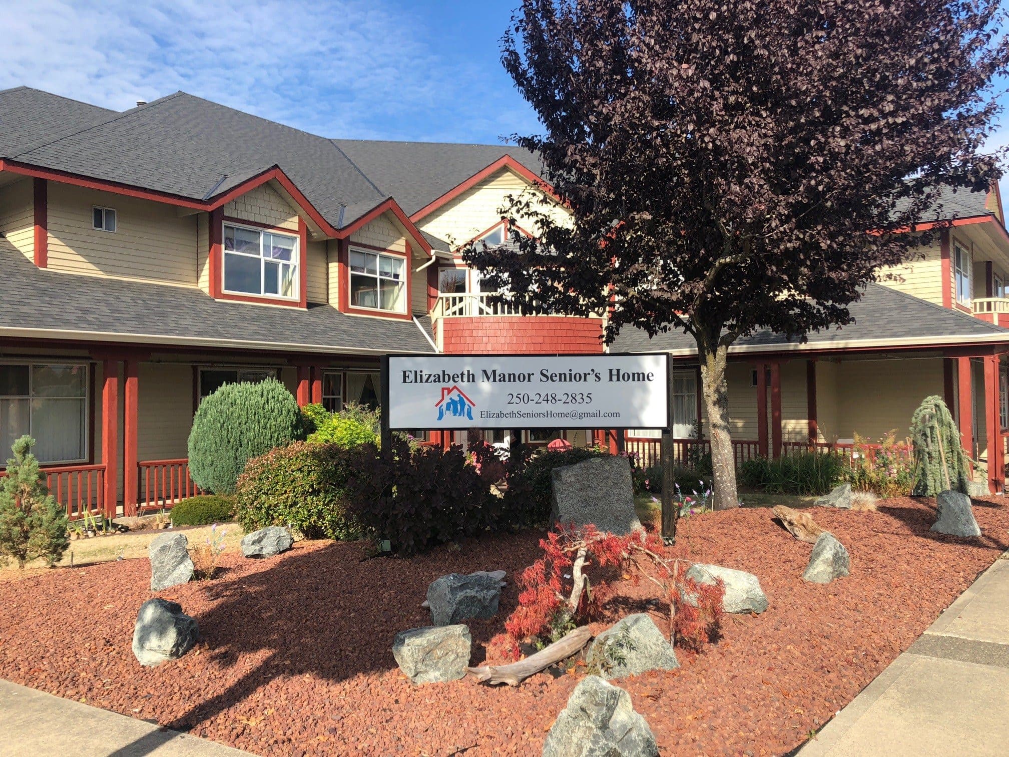 Elizabeth Manor Seniors Home - Senior living in Parksville, BC