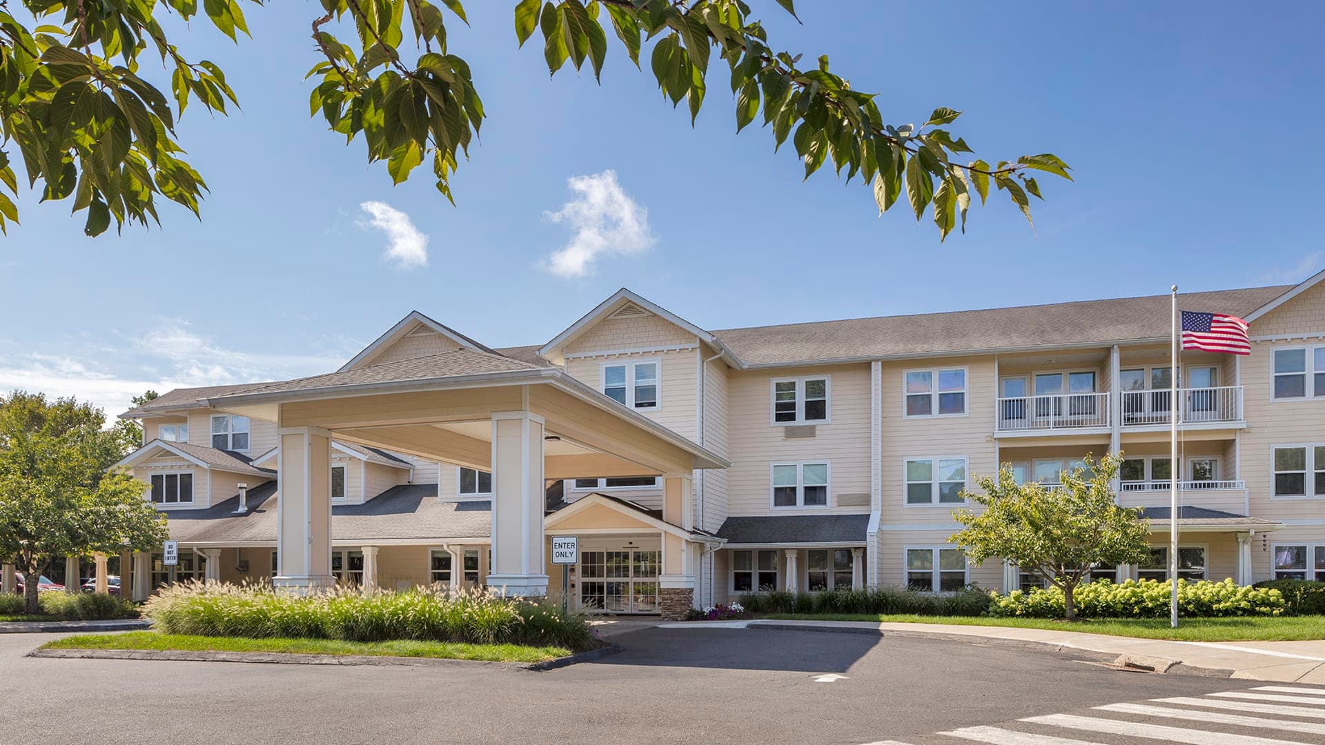 Holiday White Oaks in Manchester, CT