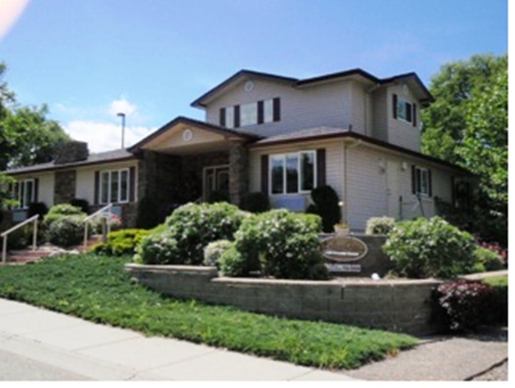 Three Oaks Assisted Living - Senior living in Kelowna, BC